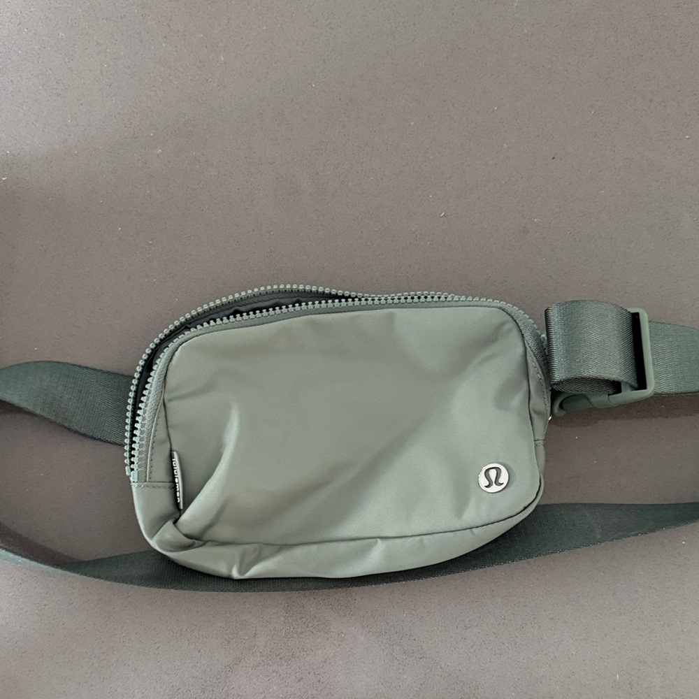 lululemon athletica Olive Belt Bag